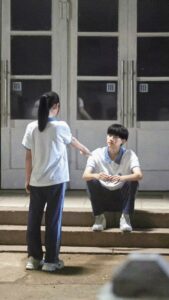 #TTTY 779	NẮM TAY EM CHẠY KHỎI QUÁ KHỨ